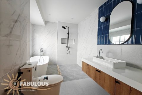 Villa in Ko Kaeo, Thailand 4 bedrooms № 179361 - photo 14