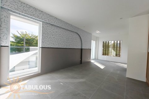 Villa in Ko Kaeo, Thailand 4 bedrooms № 179361 - photo 11