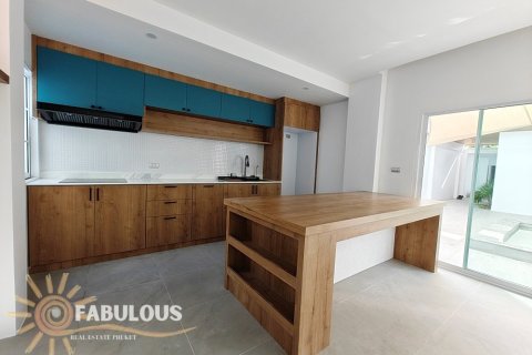 Villa in Ko Kaeo, Thailand 4 bedrooms № 179361 - photo 4