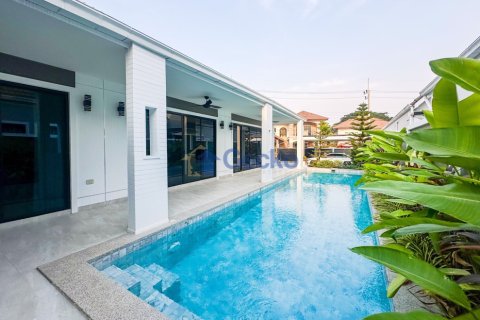 House in Pattaya, Thailand 5 bedrooms № 196387