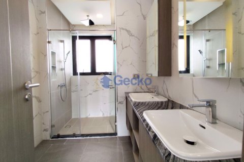 House in Pattaya, Thailand 3 bedrooms № 196391 - photo 14