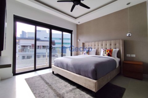 House in Pattaya, Thailand 3 bedrooms № 196391 - photo 11