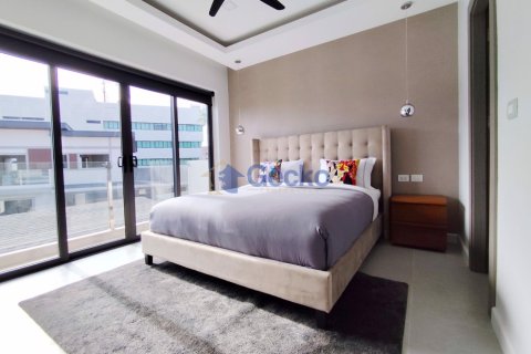 House in Pattaya, Thailand 3 bedrooms № 196391 - photo 13
