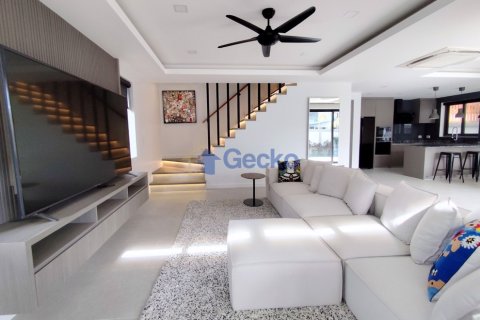 House in Pattaya, Thailand 3 bedrooms № 196391 - photo 8