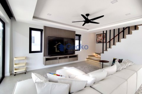 House in Pattaya, Thailand 3 bedrooms № 196391 - photo 7