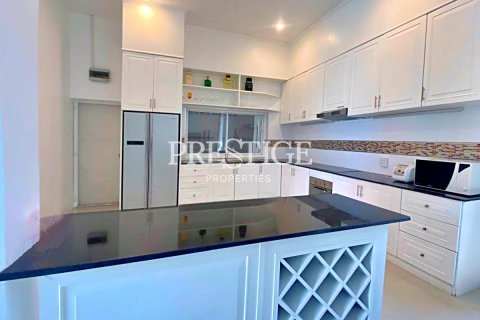 House in Pattaya, Thailand 3 bedrooms № 198137 - photo 8