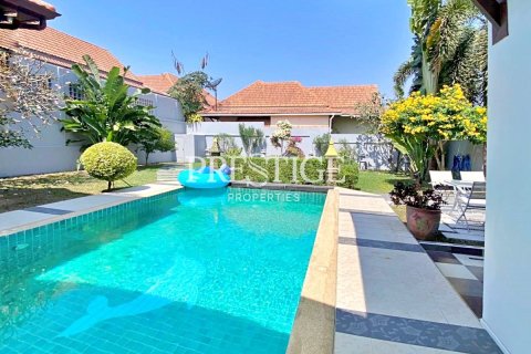 House in Pattaya, Thailand 3 bedrooms № 198137 - photo 2