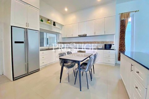 House in Pattaya, Thailand 3 bedrooms № 198137 - photo 6