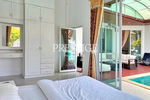 House in Pattaya, Thailand 3 bedrooms № 198137 - photo 10