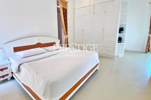 House in Pattaya, Thailand 3 bedrooms № 198137 - photo 15