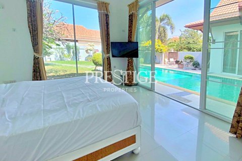 House in Pattaya, Thailand 3 bedrooms № 198137 - photo 12