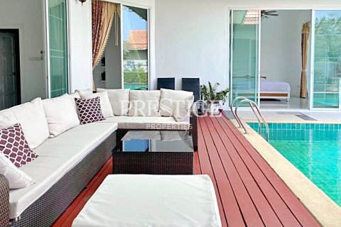 House in Pattaya, Thailand 3 bedrooms № 198137 - photo 18