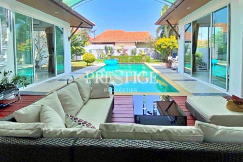 House in Pattaya, Thailand 3 bedrooms № 198137 - photo 17