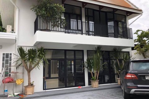House in Phra Khanong, Bangkok, Thailand 2 bedrooms № 143736 - photo 1