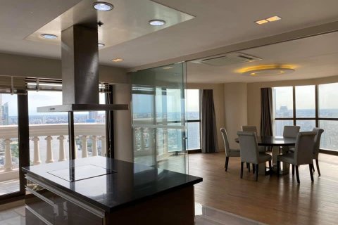 Condo in Sathon, Bangkok, Thailand, 2 bedrooms  № 143737 - photo 2