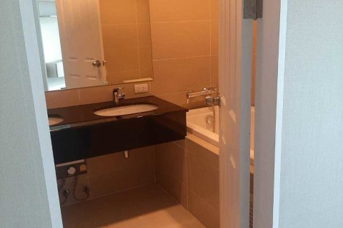 Condo à Huai Khwang, Bangkok, Thaïlande, 5 chambres  № 164655 - photo 5