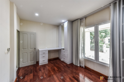 Condo in Bangkok, Thailand, 5 bedrooms  № 186640