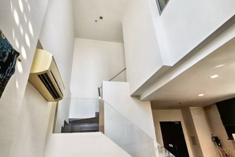 Дуплекс в Бангкоке, Таиланд с 2 спальнями  № 114160 - фото 2