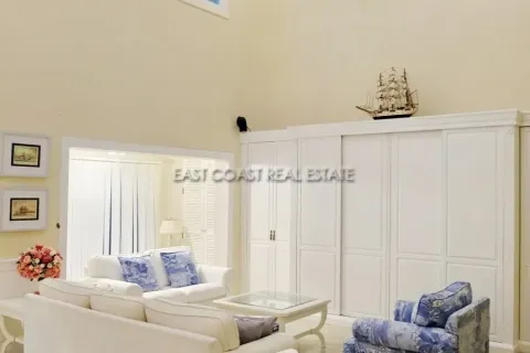 Casa de 3 dormitorios en Pattaya, Tailandia № 212192 - foto 4