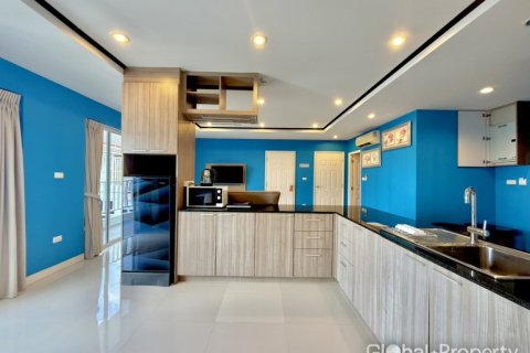 Condo in Pattaya, Thailand, 4 bedrooms  № 170426 - photo 12