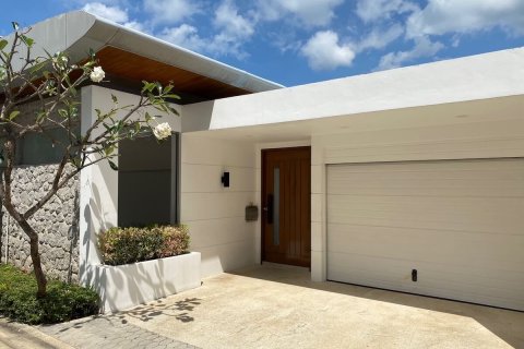 Townhouse in Patong, Thailand 3 bedrooms № 134014 - photo 2