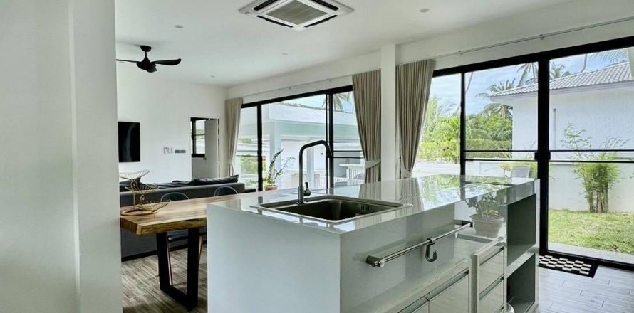 Villa in Ko Samui, Thailand 14 bedrooms № 139702