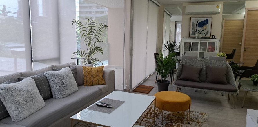 Condo in Bangkok, Thailand, 2 bedrooms  № 143067