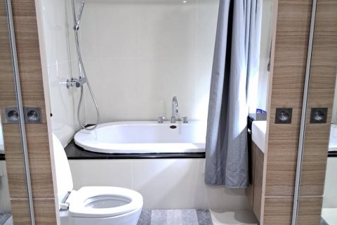 Condo in Bangkok, Thailand, 2 bedrooms  № 143067 - photo 6