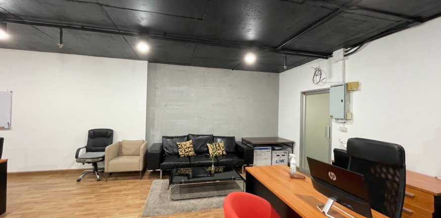 Коммерческая недвижимость в Бангкоке, Таиланд 125м2  № 143046