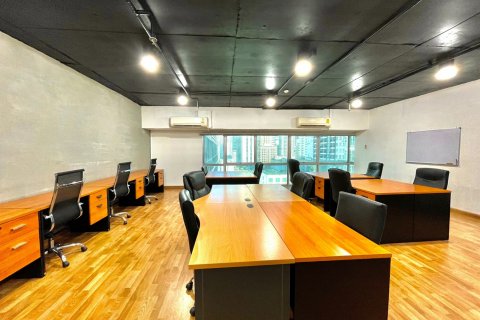 Коммерческая недвижимость в Бангкоке, Таиланд 125м2  № 143046 - фото 2