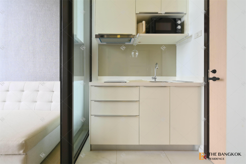 Condo in Bangkok, Thailand, 1 bedroom  № 194583 - photo 1