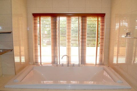 House in Pattaya, Thailand 4 bedrooms № 157470 - photo 10