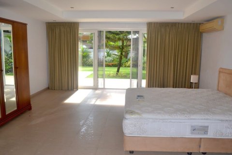House in Pattaya, Thailand 4 bedrooms № 157470 - photo 12