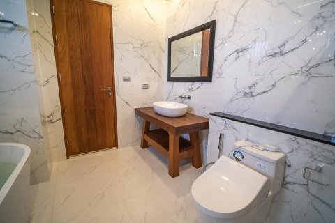 House in Bangkok, Thailand 6 bedrooms № 157474 - photo 17