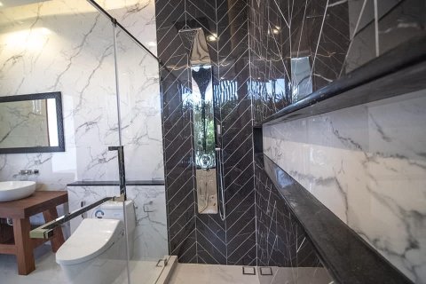 House in Bangkok, Thailand 6 bedrooms № 157474 - photo 16