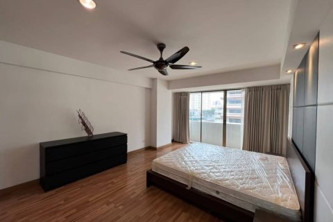 Condo in Bangkok, Thailand, 3 bedrooms  № 157475 - photo 10