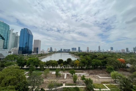 Condo in Bangkok, Thailand, 3 bedrooms  № 157475 - photo 13