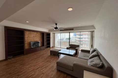 Condo in Bangkok, Thailand, 3 bedrooms  № 157475