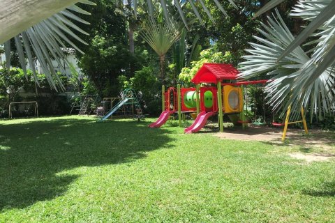 Condo in Bangkok, Thailand, 3 bedrooms  № 157475 - photo 2