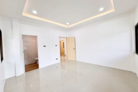 House in Phuket, Thailand 4 bedrooms № 161581 - photo 9
