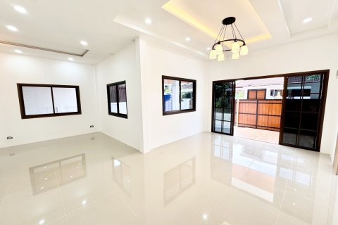 House in Phuket, Thailand 4 bedrooms № 161581 - photo 2