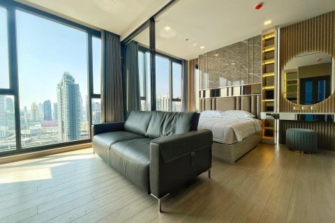 Studio dans le Condo à Huai Khwang, Bangkok, Thaïlande  № 173545