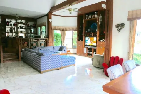 House in Pattaya, Thailand 3 bedrooms № 173543 - photo 5