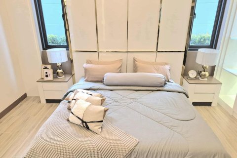 Villa in Pattaya, Thailand 4 bedrooms № 136734 - photo 11