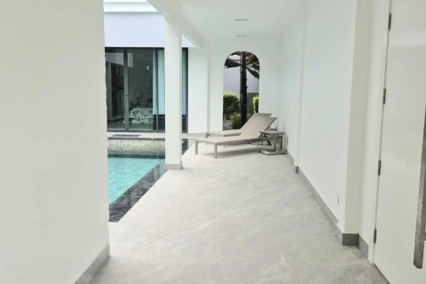 Villa in Pattaya, Thailand 4 bedrooms № 136734 - photo 23