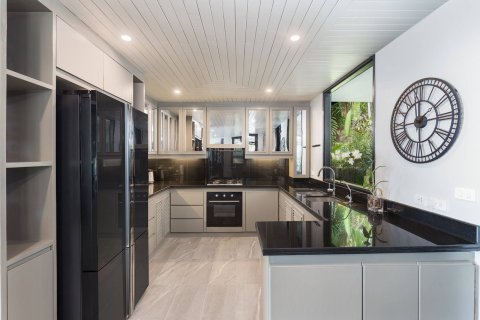 House in Phuket, Thailand 5 bedrooms № 180389 - photo 18