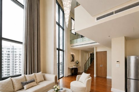 Condo in Bangkok, Thailand, 3 bedrooms  № 180388 - photo 2