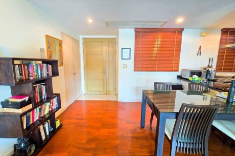 Condo in Bangkok, Thailand, 2 bedrooms  № 117120 - photo 2