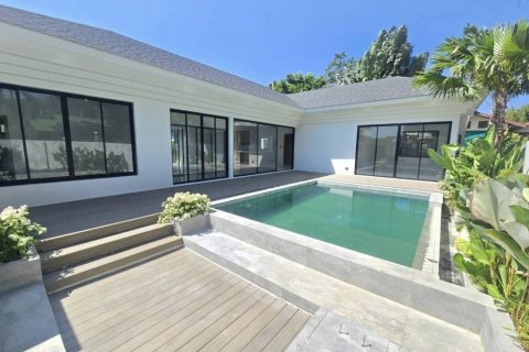 Villa in Rawai, Thailand 3 bedrooms № 117121 - photo 1