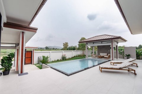 Villa in Pran Buri, Thailand 3 bedrooms № 117119 - photo 3